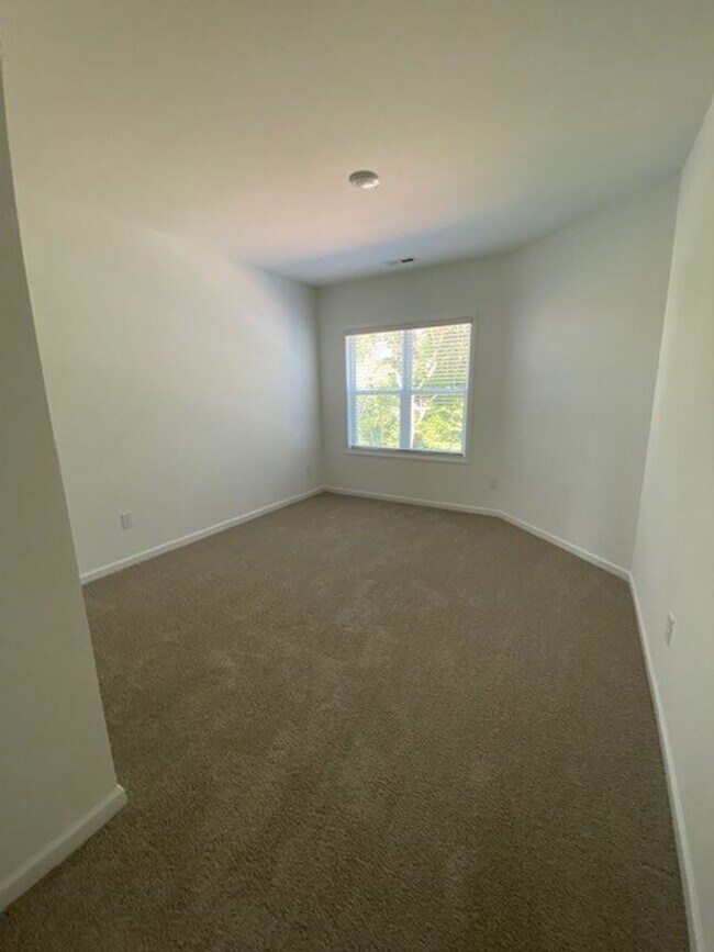 Building Photo - Brand new 3 bedroom 2.5 bath home in Leland