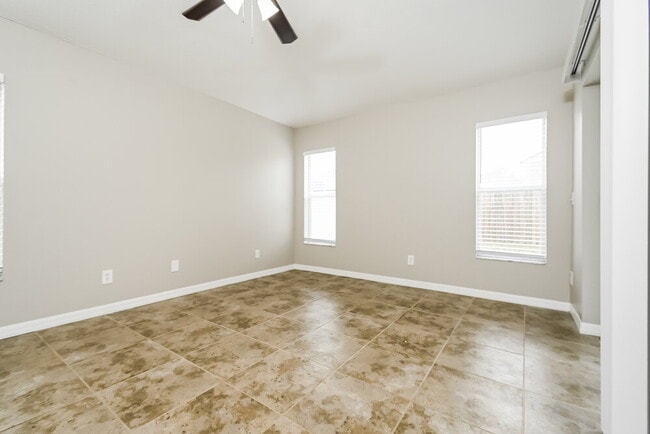 Building Photo - 4233 Hartford Lake Dr