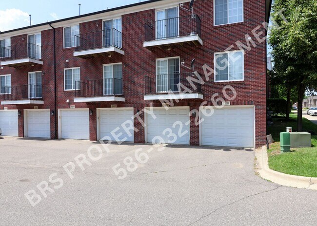 Building Photo - Move In Ready 2 Bd 2 BA Condo in Shelby Twp