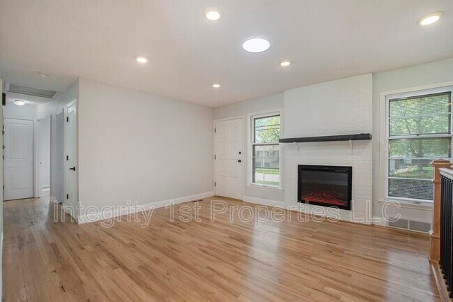 Building Photo - 9512 W 56th Terrace