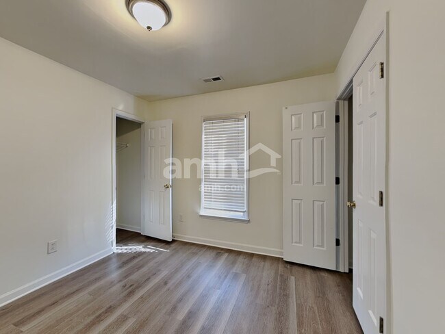 Building Photo - 1312 Ujamaa Dr