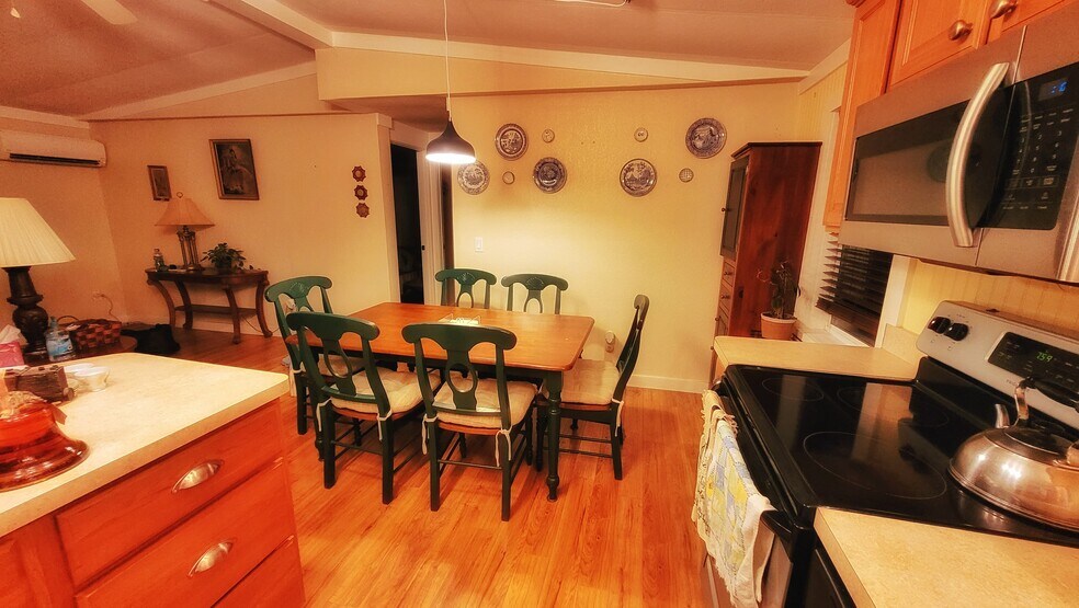 Building Photo - 523 Leaf Cir