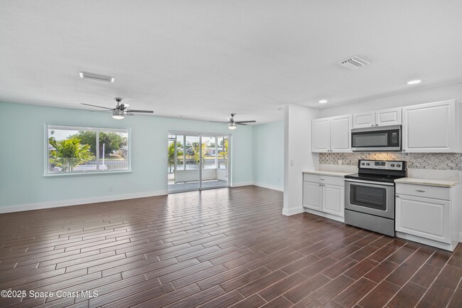 Building Photo - 1140 Montego Bay Dr N