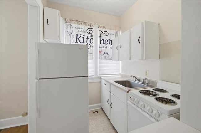 Building Photo - 5334 E Washington St