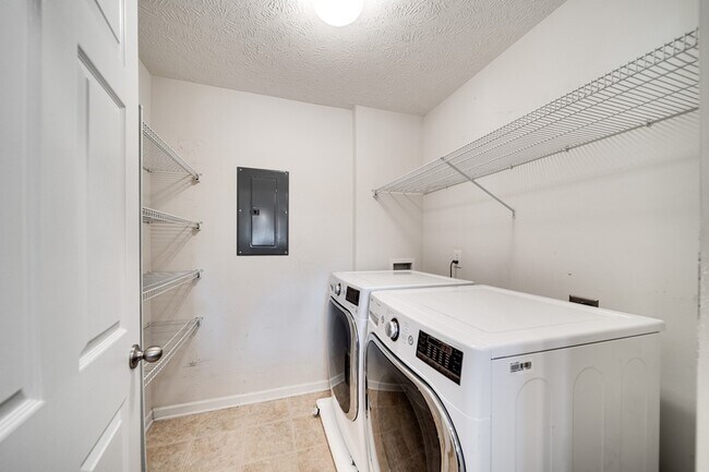 Building Photo - 1005 Gannett Rd