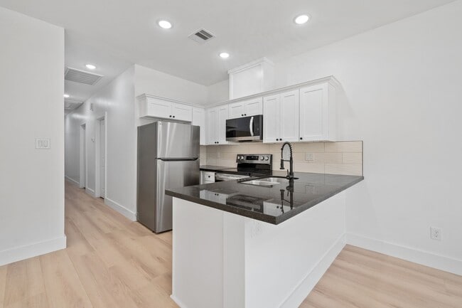 Building Photo - 8412 Sunnyhill St