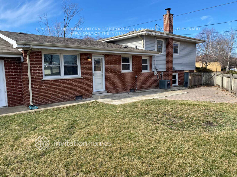 Building Photo - 4628 W 101st St