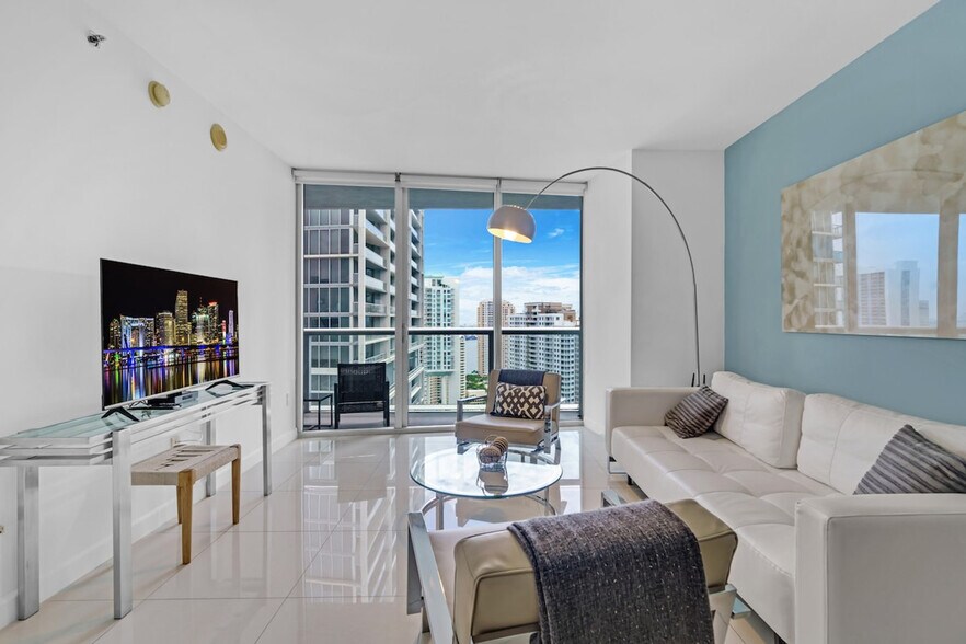 Building Photo - 485 Brickell Ave
