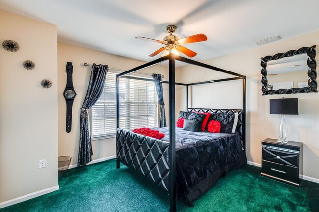 Building Photo - 14 Normandy Dr