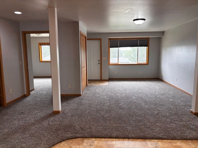 Building Photo - 1008