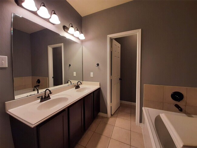 Building Photo - 23322 E Pine Ivy Ln