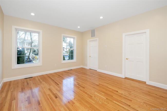 Building Photo - 16 Grand Blvd