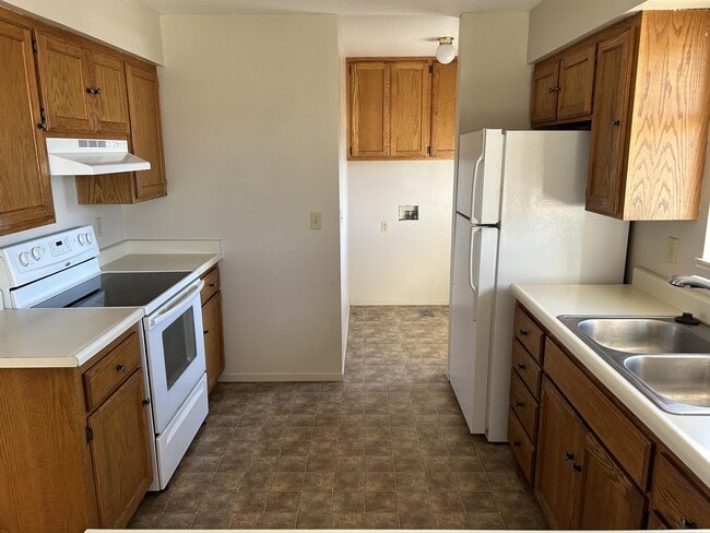 Building Photo - 1663 Kaiser St