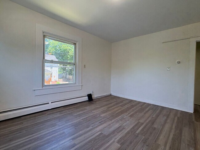 Building Photo - 291 Spruce St