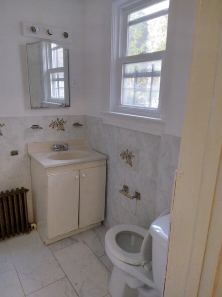 Building Photo - 349 Walnut St