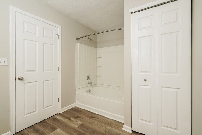 Building Photo - 524 Grassy Bend Dr