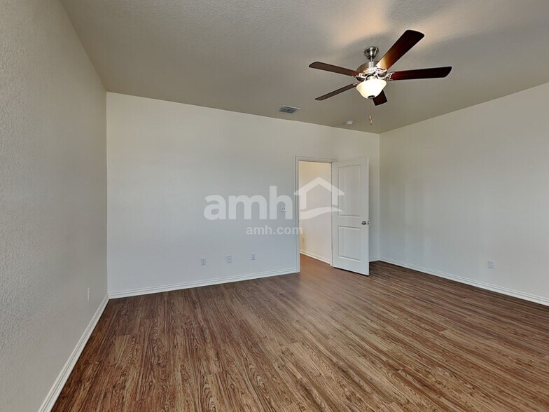Building Photo - 2741 Meadowood Heights