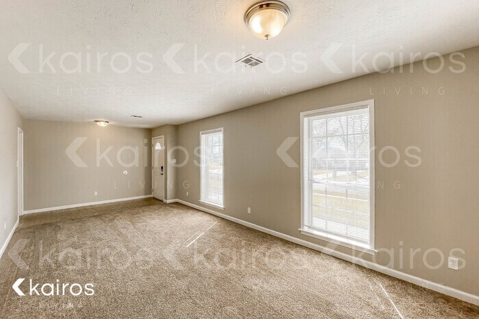 Building Photo - 2073 Edinburgh Dr