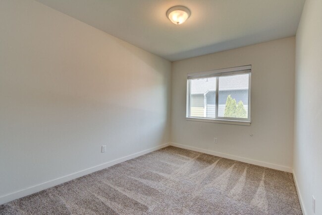 Building Photo - 3 Bedroom/2 Bath townhouse in Kettlecove community