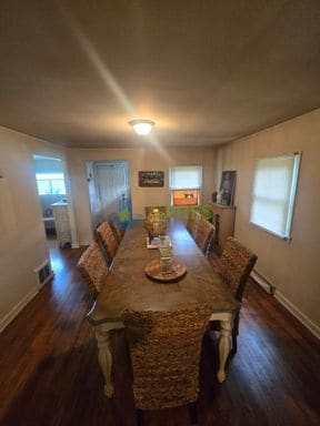 Building Photo - Spacious 2-story house 4-Bedroom house
