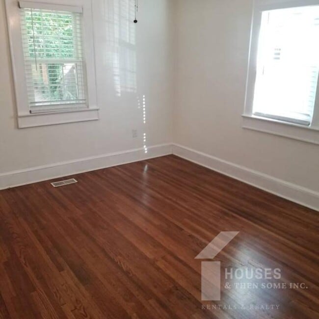 Building Photo - 203 W Faris Rd