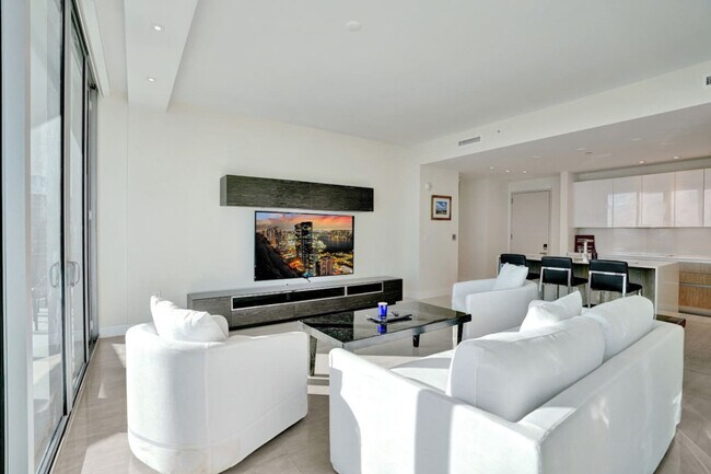 Building Photo - 3100 N Ocean Dr