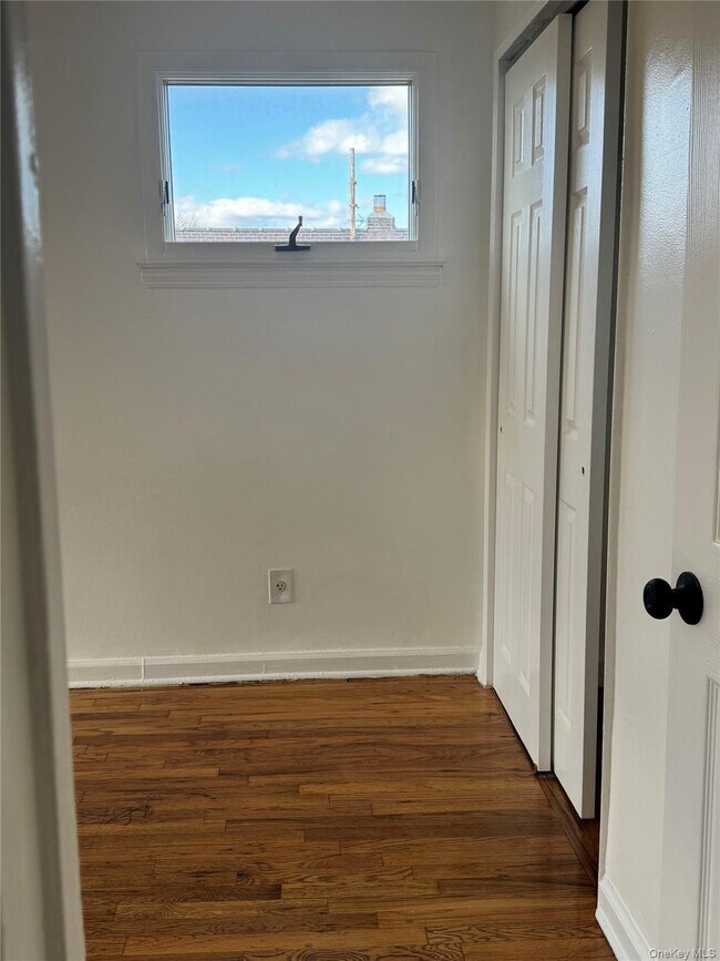 Building Photo - 1574 Paulding Ave