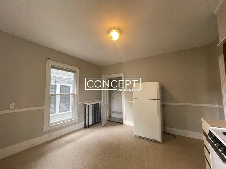 Building Photo - 8 Forest St