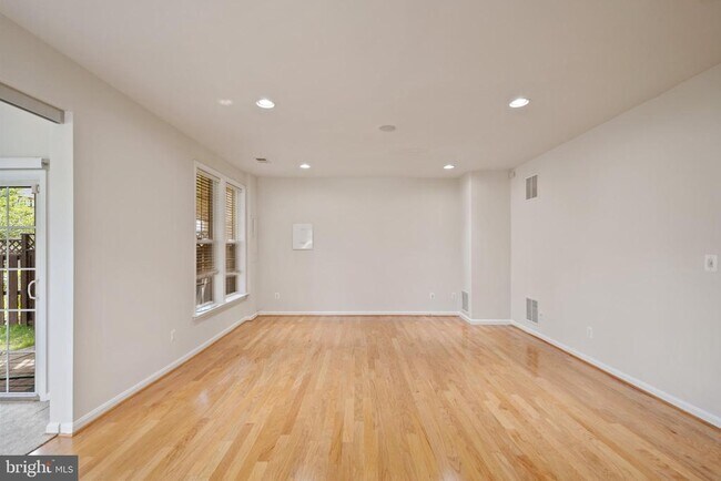 Building Photo - 43139 Royal Fern Terrace