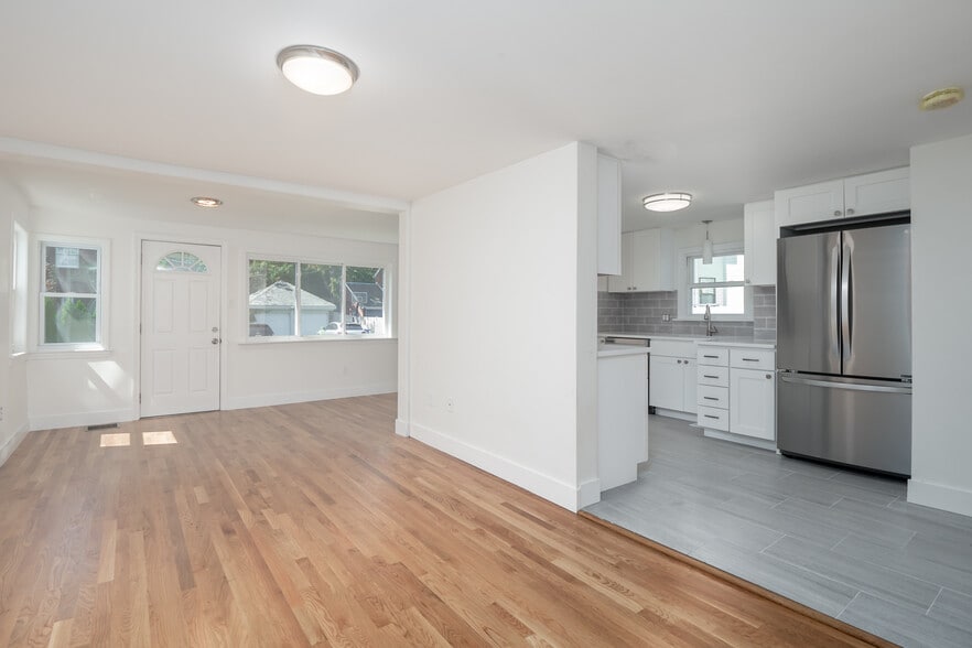 Building Photo - 92 Clinton Place Unit #2