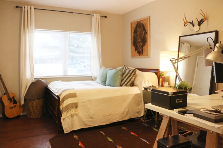 Light filled studio in South Austin - 4408 Dove Springs Dr