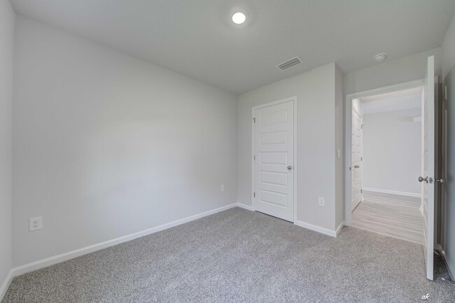 Building Photo - 282 Boggy Creek Way