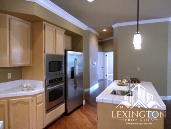 Building Photo - Spacious, single-story, 3bd-2ba Home located in Folsom's desirable Natoma Station community!