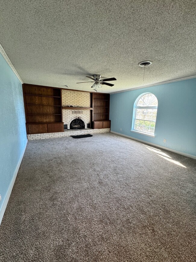 Building Photo - 607 Lehigh Ave