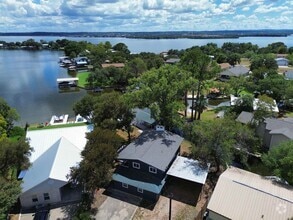 Building Photo - 614 E Briarway Dr
