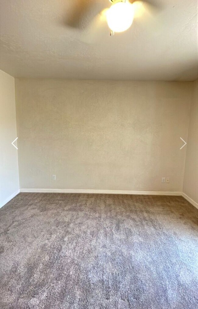 Building Photo - 206 E 820 S