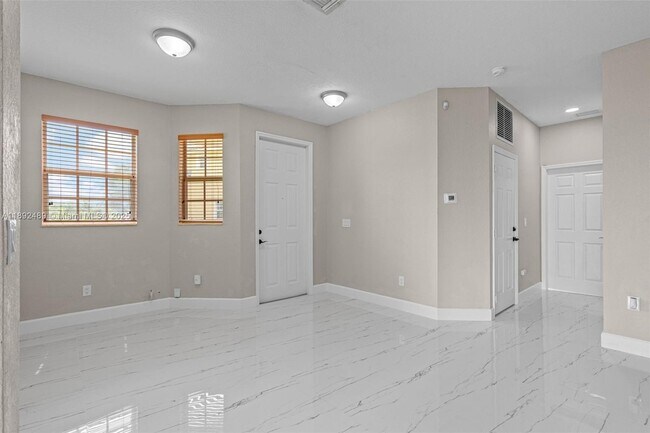 Building Photo - 443 NE 21st Terrace