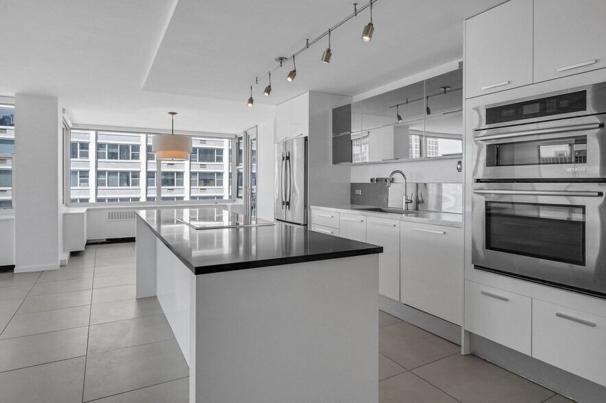 Kitchen and dining space - 4250 N Marine Dr
