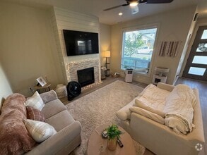 Building Photo - Available September 1, 3 bed 2.5 bath