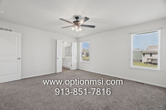 Building Photo - Beautiful 3-Bedroom Home with Modern Finishes & Fantastic Amenities!
