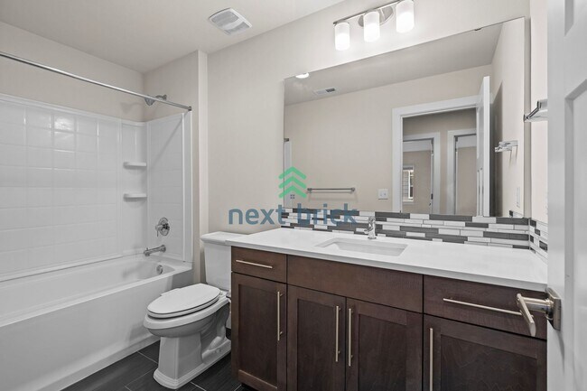 Building Photo - 5 BED & 2.5 BATH SINGLE FAMILY HOUSE FOR RENT