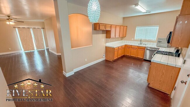 Building Photo - 1733 Pyxis St