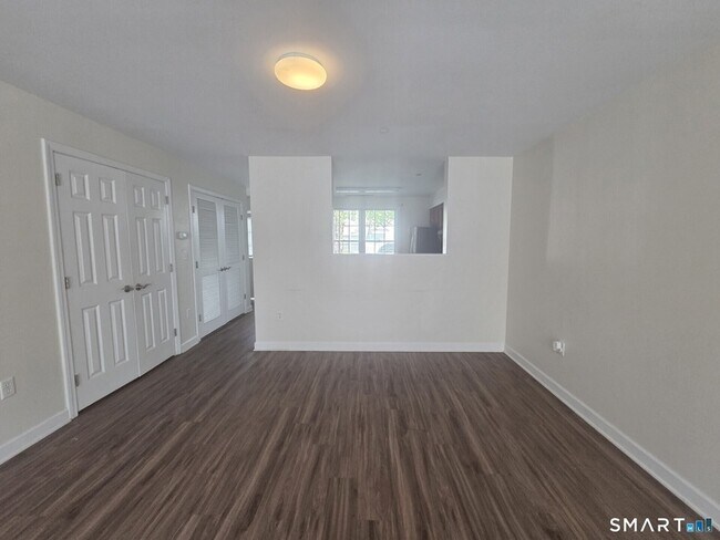 Building Photo - 49 Fairgate Dr