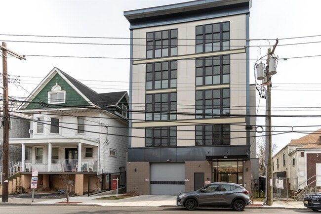 Building Photo - 144 Bergen Ave