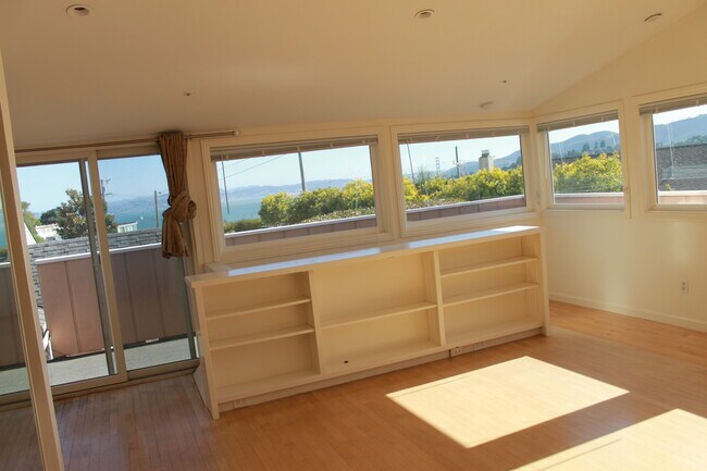 SPACIOUS ROOMS - 230 Diviso St