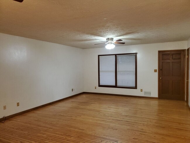 Building Photo - Great location and Schools