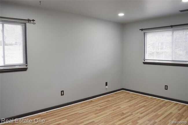 Building Photo - 460 Baldwin Ave