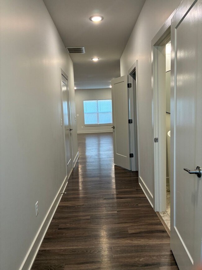 Building Photo - **LESS THAN 10 miles to Fort Knox**