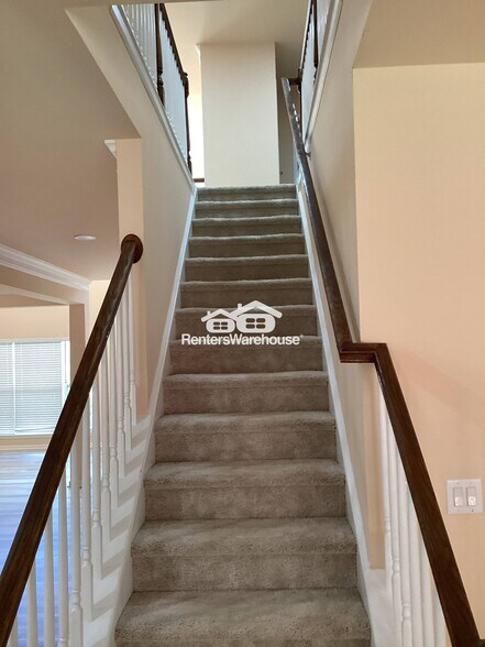 Building Photo - 4470 Hedgewood Dr