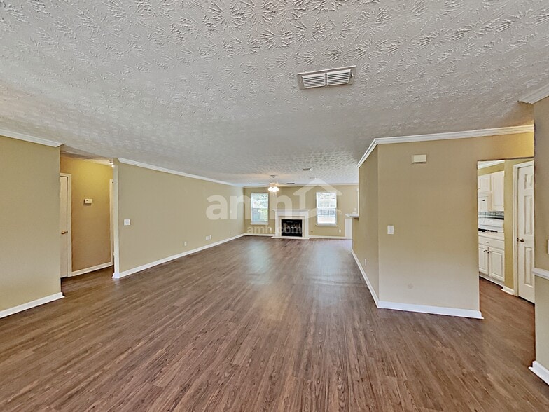 Building Photo - 517 Lazy River Ln